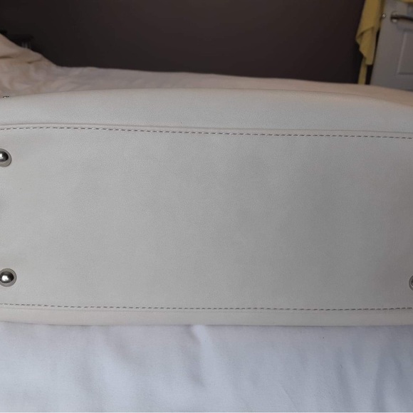 NWT white Nine West handbag. - Picture 3 of 10